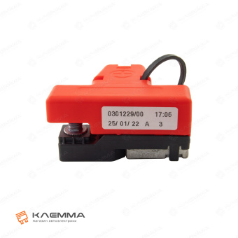 Клемма АКБ с держателем предохранителя MEGAVAL литая с крышкой (MTA) правая. 0301229_08